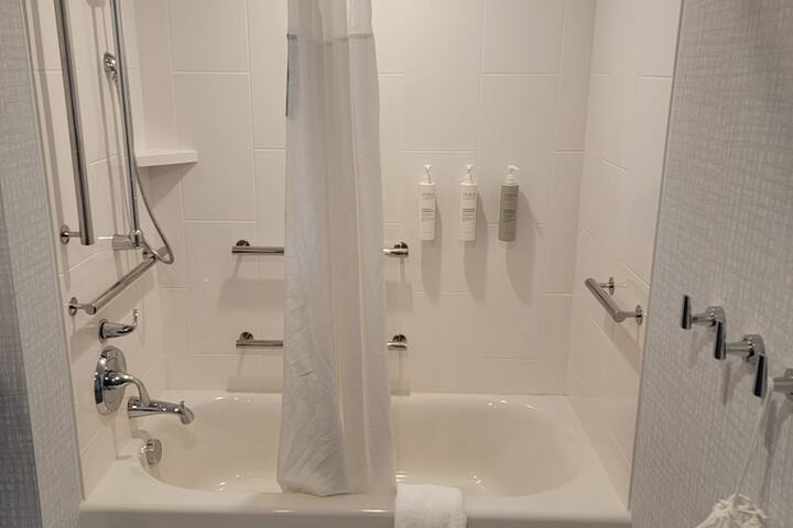 Hampton Inn & Suites Erie Bayfront