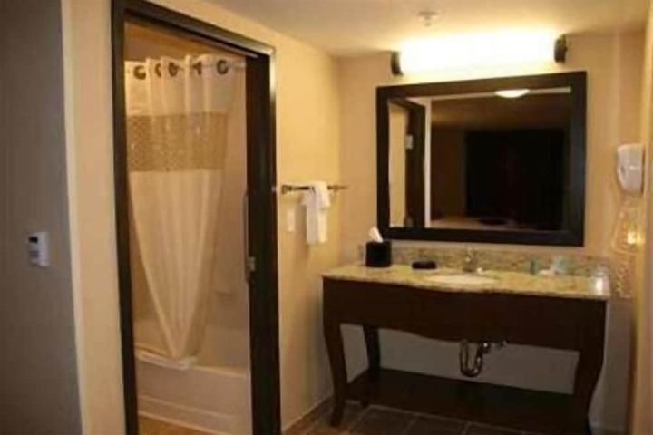 Room 10 of 21