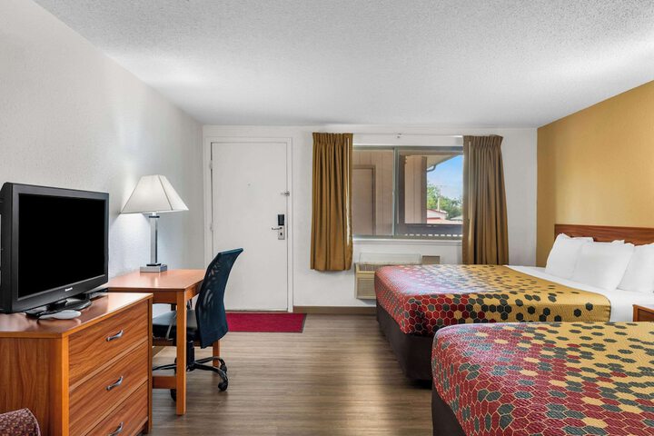 Room 28 of 46