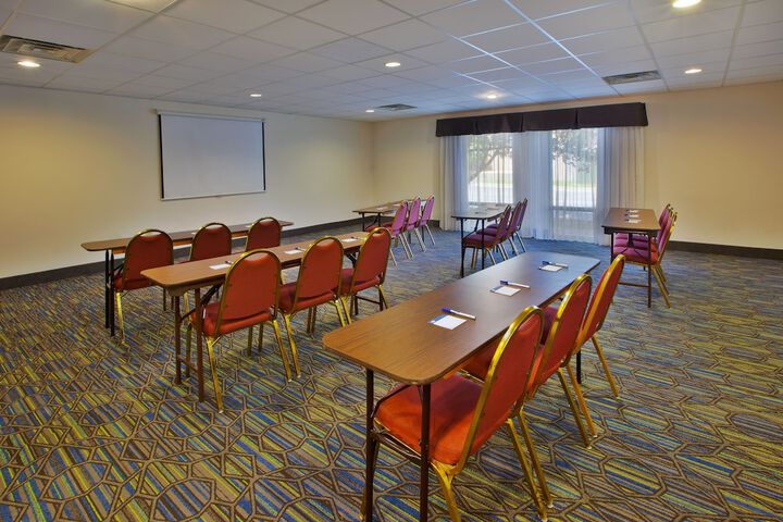 Holiday Inn Express & Suites Milford by IHG