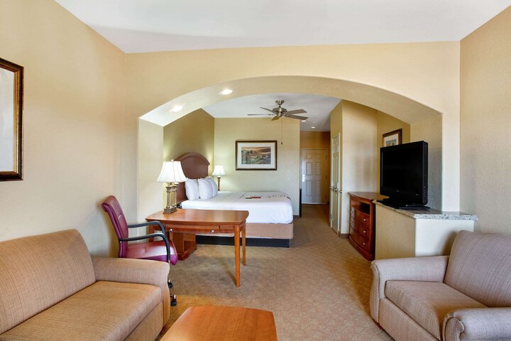 Room 65 of 100