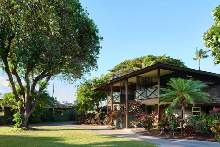 Royal Lahaina Resort & Bungalows