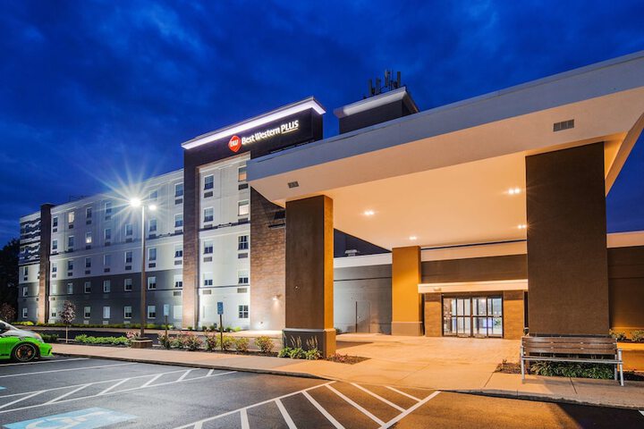 Hotel 2 of 32