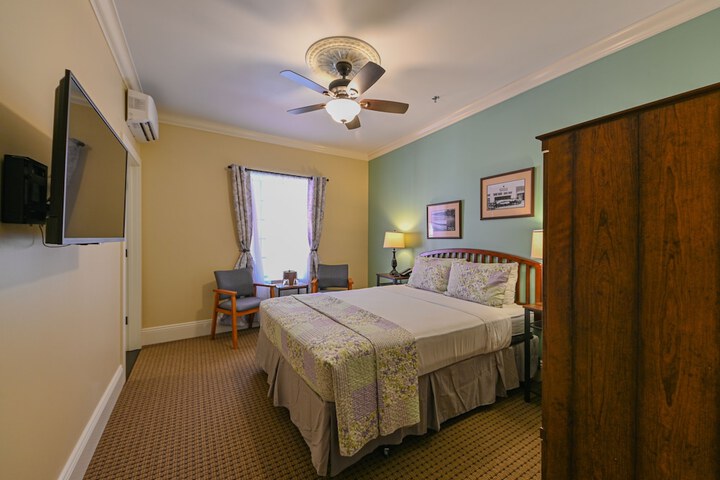 Room 43 of 80