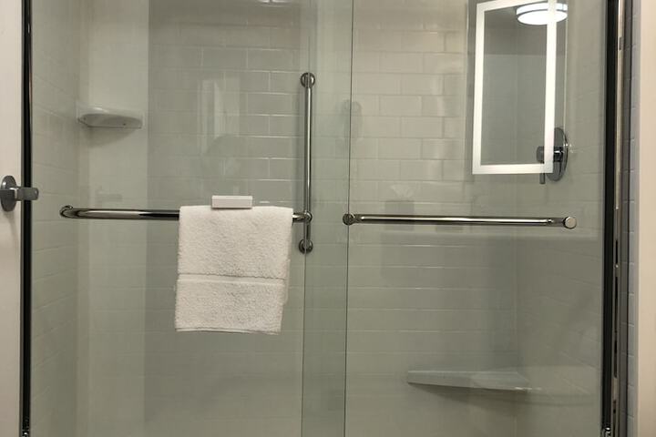 Hampton Inn & Suites Chicago / Hoffman Estates
