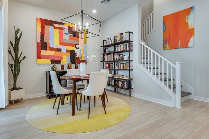12 Mi to Dtla! Multi-level Charmer w / Pool Access
