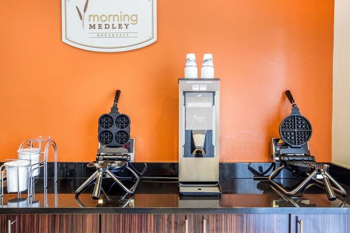 Breakfast/Coffee Service 29 of 33