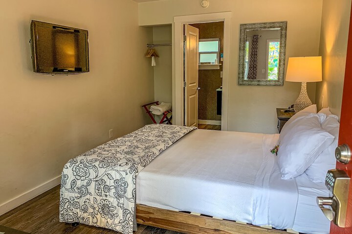 Room 52 of 64
