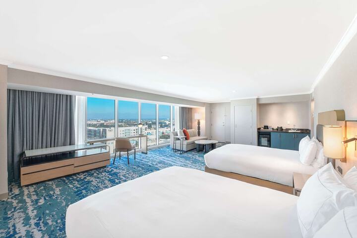 Room 16 of 100