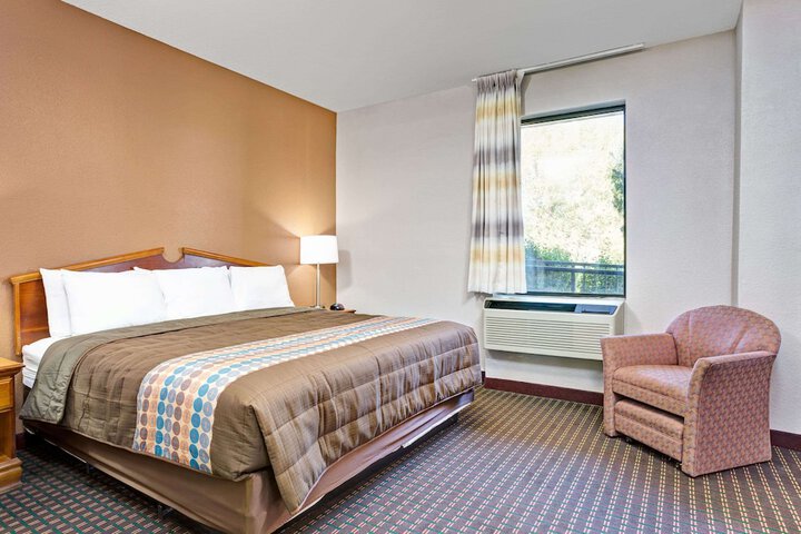 Room 9 of 20