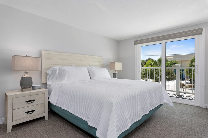 Escape Coastal Resort on Casey Key