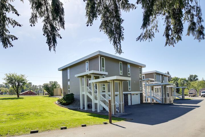 Luxurious Tacoma Retreat w / Quartz Countertops!