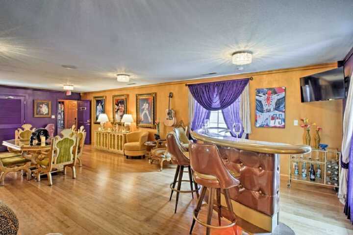 Room 32 of 61