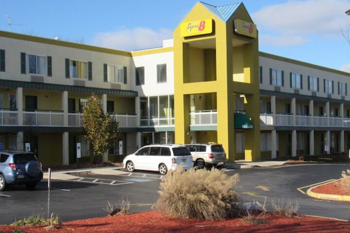 Super 8 by Wyndham New Cumberland