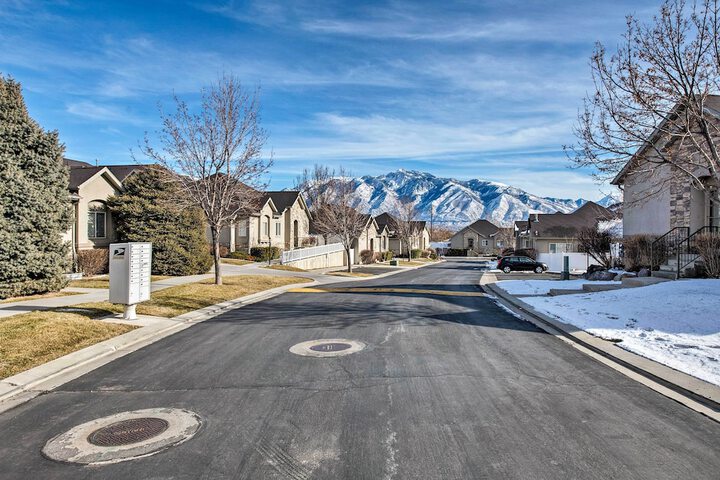 Mtn View Townhome w / Amenities 17 Mi to Snowbird!