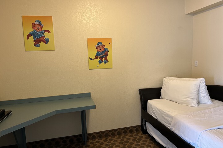 Room 28 of 60