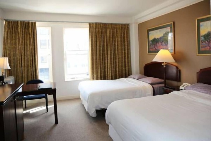 Room 18 of 28