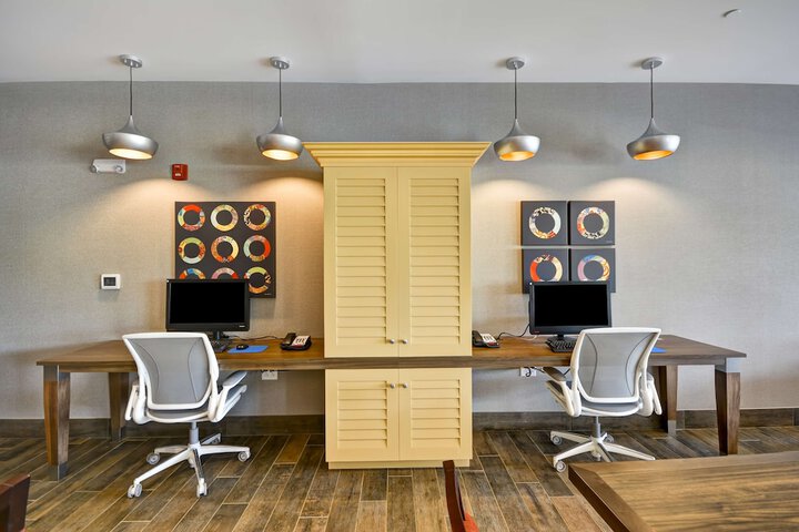 Business Center 39 of 41