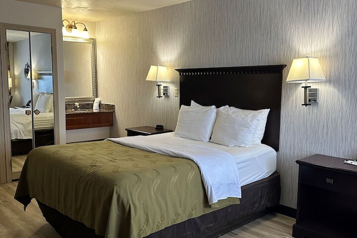Room 44 of 74