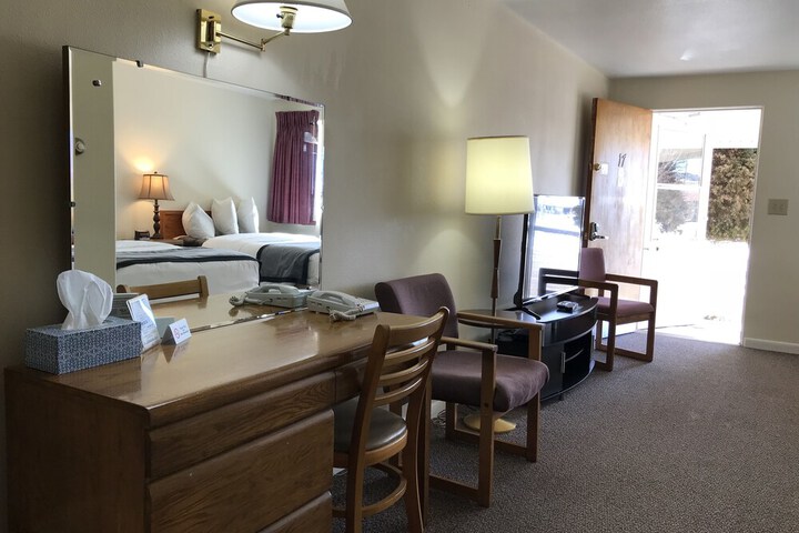 Room 7 of 33