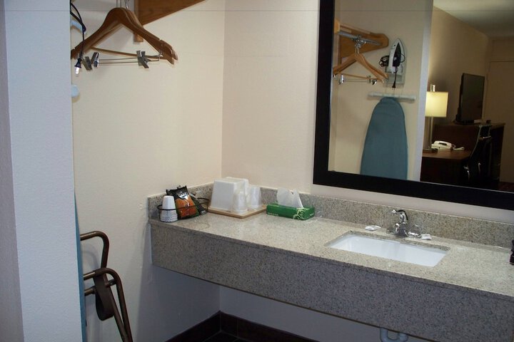 Room 30 of 48