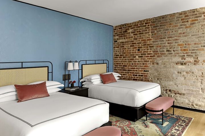 Room 10 of 150