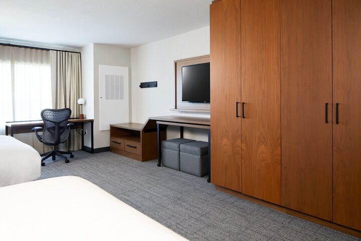 Room 52 of 86