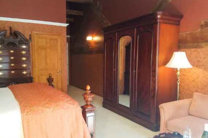 Room 35 of 114