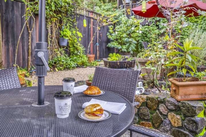 Breakfast/Coffee Service 128 of 153