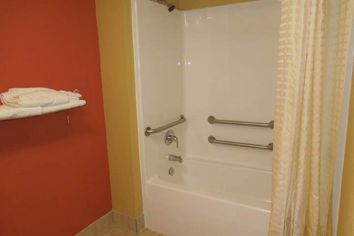 Room 13 of 20