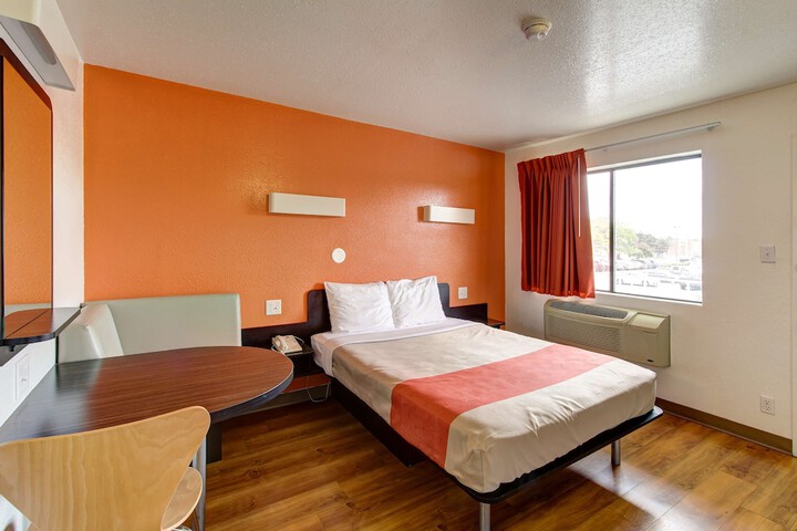 Room 15 of 22