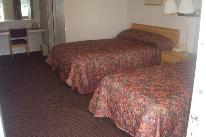 BENTON RELAX INN