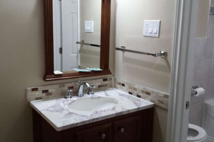 Room 6 of 8