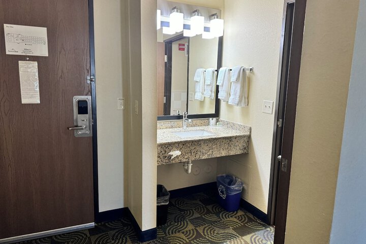 AmericInn by Wyndham Kewanee