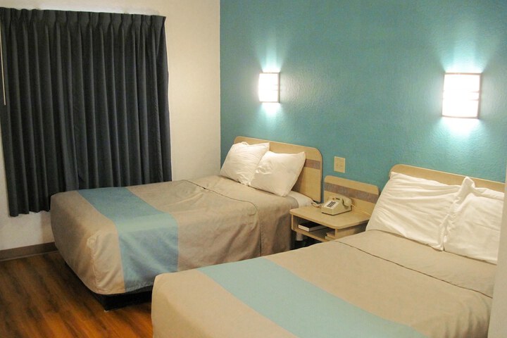 Room 5 of 11