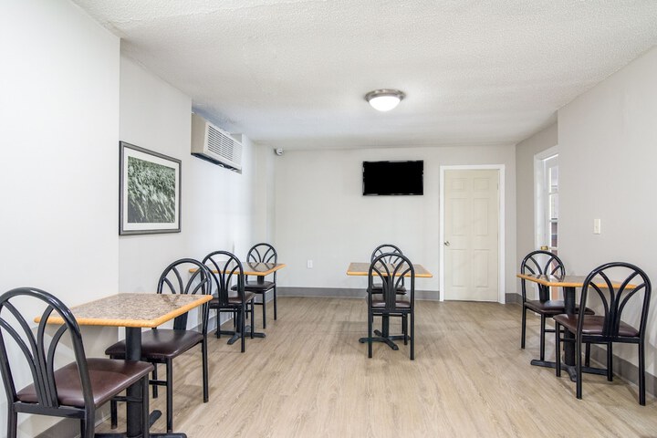 Townhouse Inn