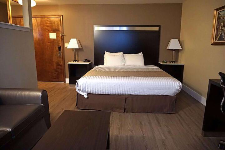 Room 4 of 6