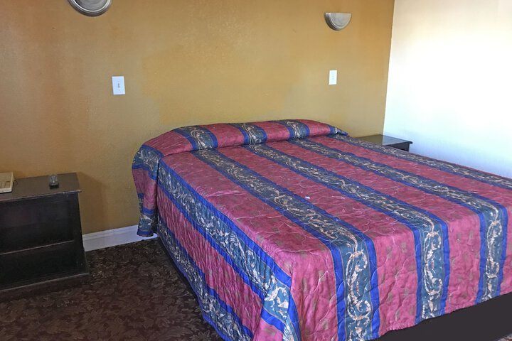 Room 18 of 37