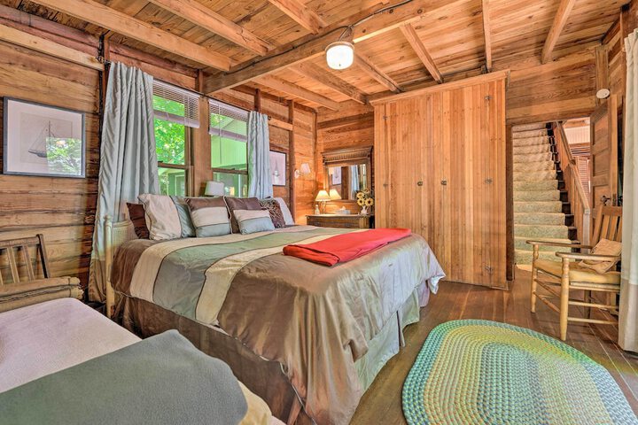 Douglas whispering Winds Cottage w / Beach!