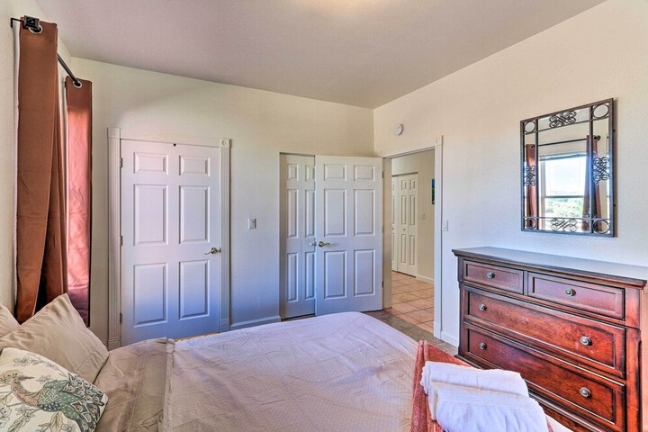 Eloy Desert Oasis w / Courtyard & Pool Access!