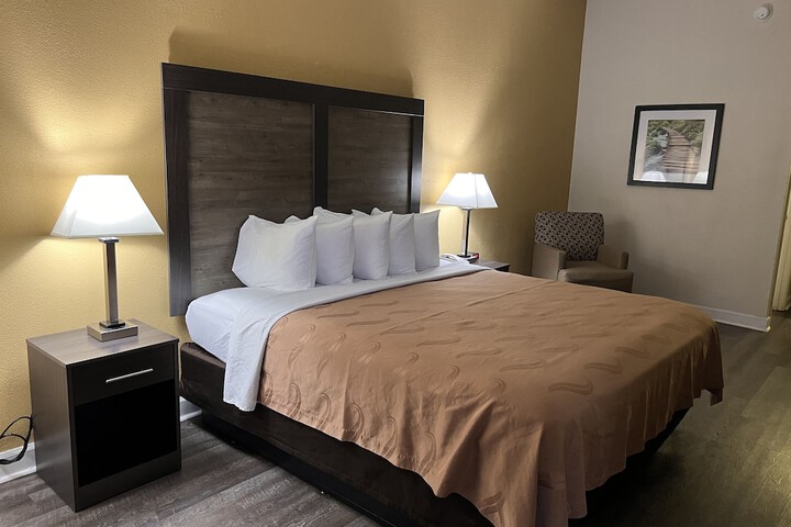 Room 33 of 41