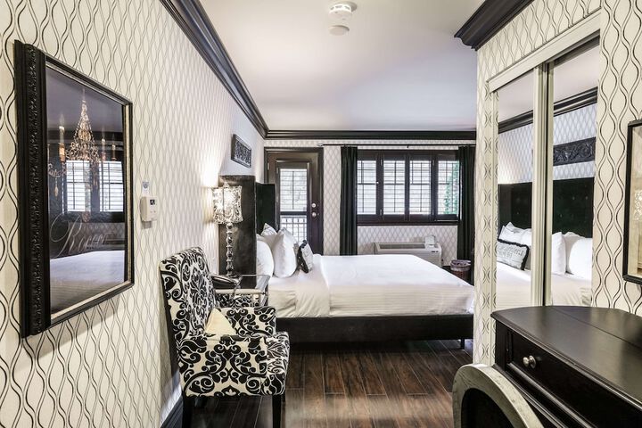 Room 74 of 158