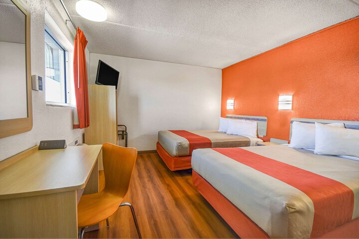 Room 12 of 34