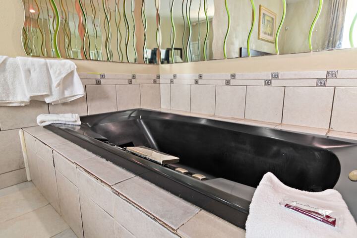 Hot Tub 53 of 56