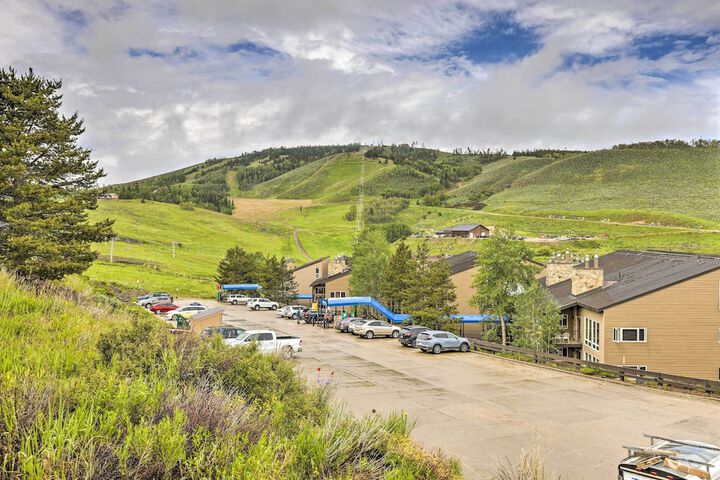 Ski-in / out Granby Ranch Condo w/ Balcony!
