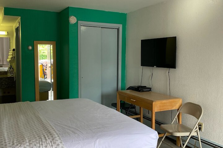 Tides Motor Inn at Stehli Beach