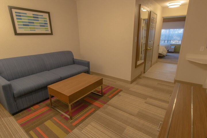 Holiday Inn Express and Suites Manassas by IHG