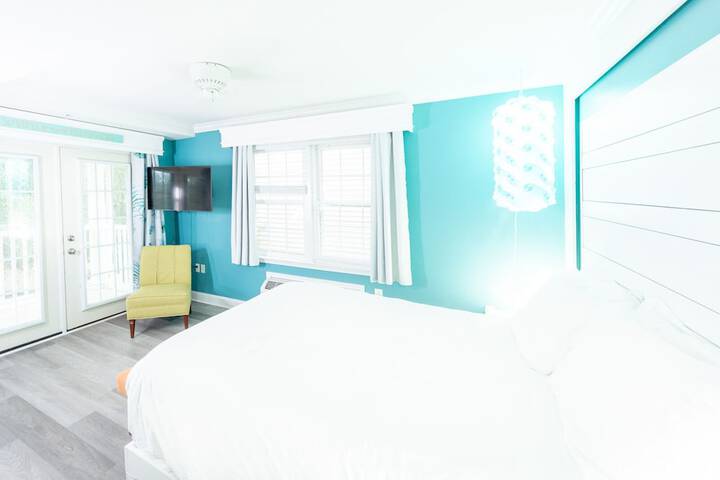 Room 102 of 186
