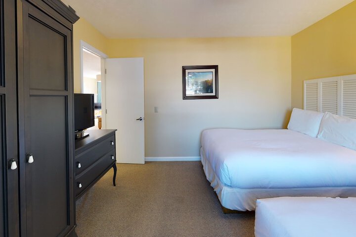 Breezeway Boutique Hotel