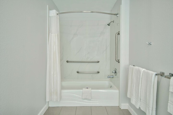 Room 21 of 28